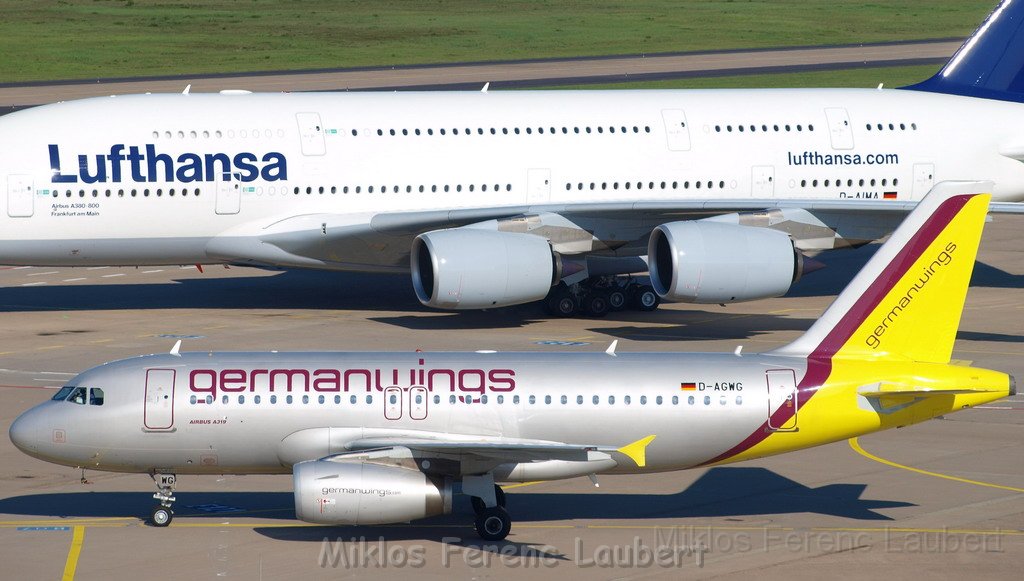 Lufthansa Airbus A 380 zu Besuch Flughafen Koeln Bonn P022.JPG